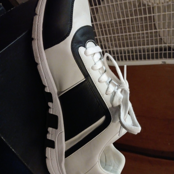 Gucci Sneakers - Picture 3 of 4